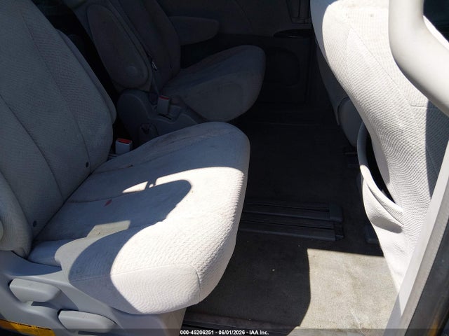 2013 Toyota Sienna Le V6 8 Passenger მანქანა იყიდება აუქციონზე, vin: 5TDKK3DC3DS399241, აუქციონის ნომერი: 45206251