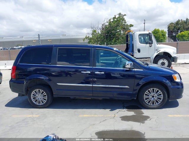 Продаж на аукціоні авто 2016 Chrysler Town & Country Touring-l Anniversary Edition, vin: 2C4RC1CG5GR190214, номер лоту: 45206492