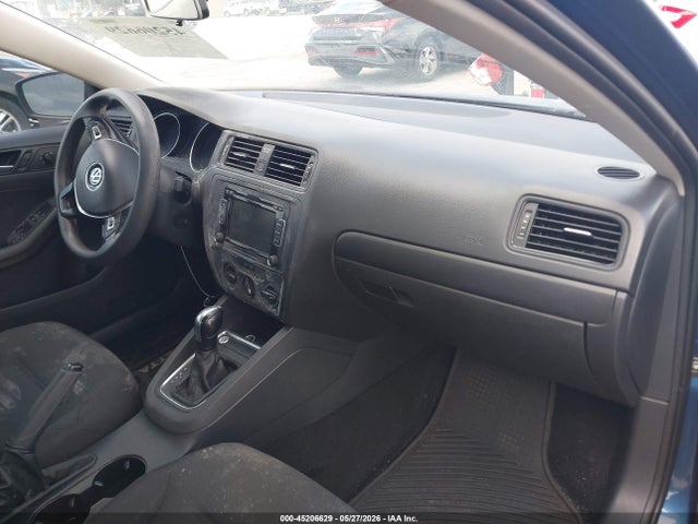 2015 Volkswagen Jetta 2.0l S მანქანა იყიდება აუქციონზე, vin: 3VW2K7AJ8FM213171, აუქციონის ნომერი: 45206629