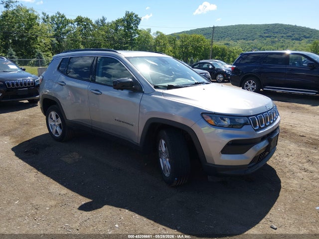 45206661 :رقم المزاد ، 3C4NJDBB5NT230510 vin ، 2022 Jeep Compass Latitude 4x4 مزاد بيع