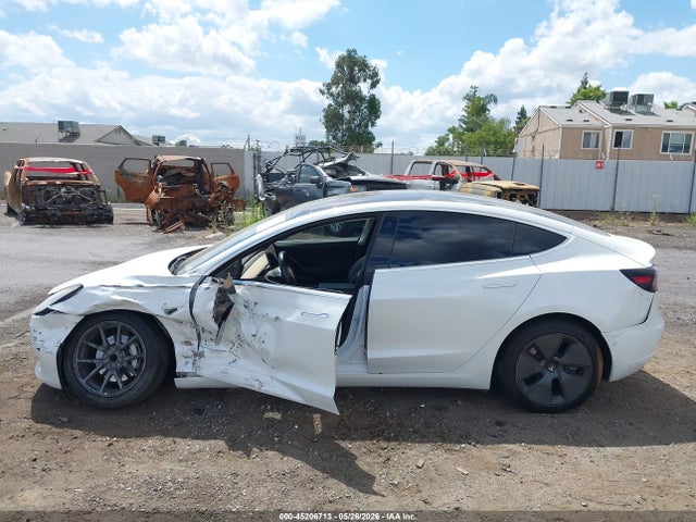 Tesla Model 3 Long Range/mid Range 2018 5YJ3E1EAXJF161884 Image 15