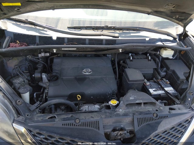 2015 Toyota Sienna Se 8 Passenger მანქანა იყიდება აუქციონზე, vin: 5TDXK3DC9FS683112, აუქციონის ნომერი: 45206762