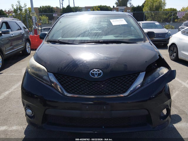 2015 Toyota Sienna Se 8 Passenger მანქანა იყიდება აუქციონზე, vin: 5TDXK3DC9FS683112, აუქციონის ნომერი: 45206762
