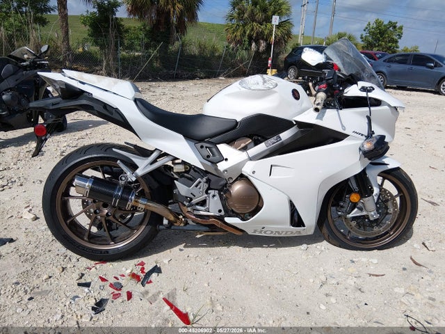 Honda Vfr800 F 2015 JH2RC7956FK100212 Image 12