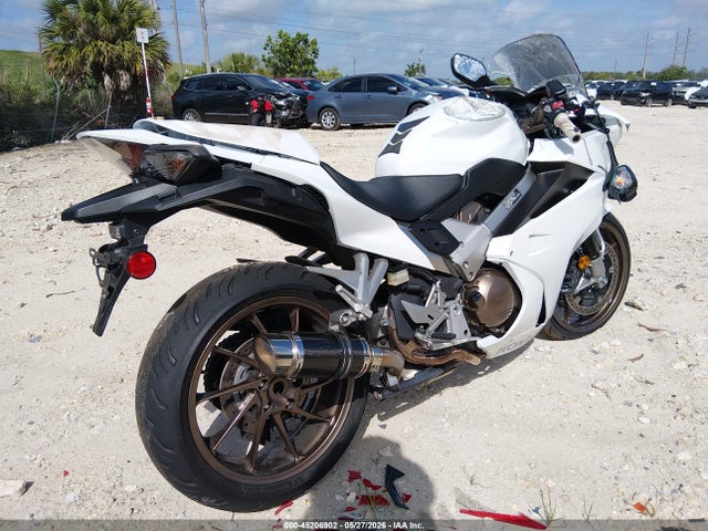 Honda Vfr800 F 2015 JH2RC7956FK100212 Image 4