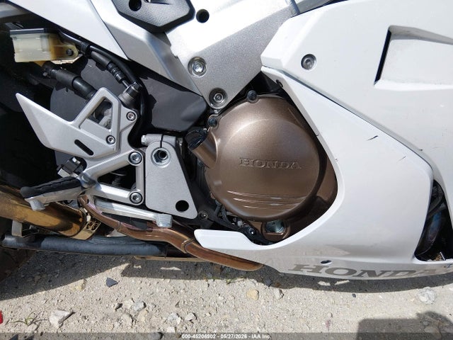 Honda Vfr800 F 2015 JH2RC7956FK100212 Image 8