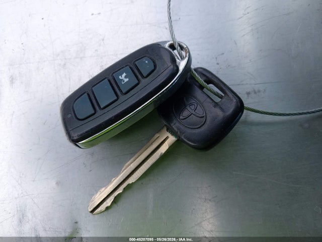 45207095 :رقم المزاد ، 4T1BE32K43U752254 vin ، 2003 Toyota Camry Le مزاد بيع