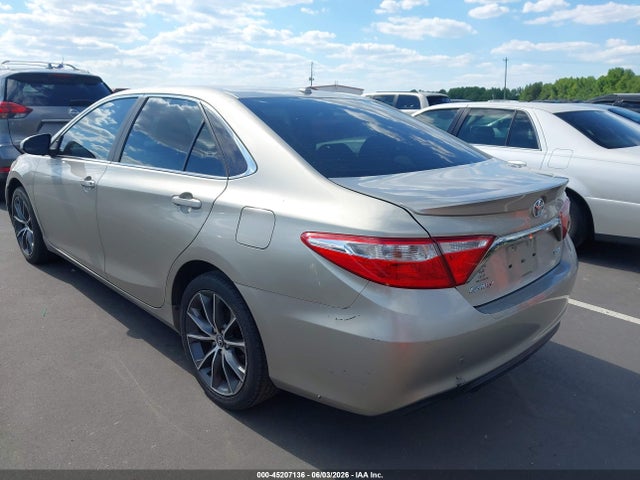 45207136 :رقم المزاد ، 4T1BF1FK9FU927887 vin ، 2015 Toyota Camry Xse مزاد بيع