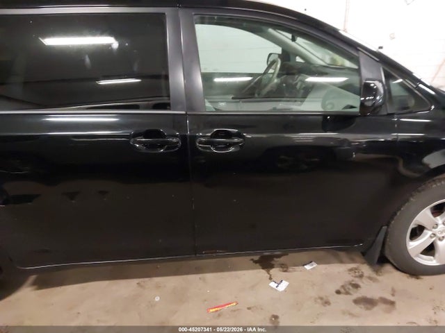2011 Toyota Sienna Le V6 მანქანა იყიდება აუქციონზე, vin: 5TDKK3DC7BS118670, აუქციონის ნომერი: 45207341