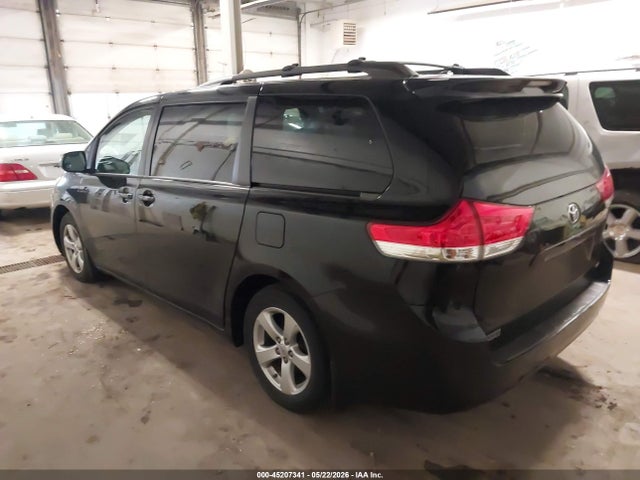2011 Toyota Sienna Le V6 მანქანა იყიდება აუქციონზე, vin: 5TDKK3DC7BS118670, აუქციონის ნომერი: 45207341