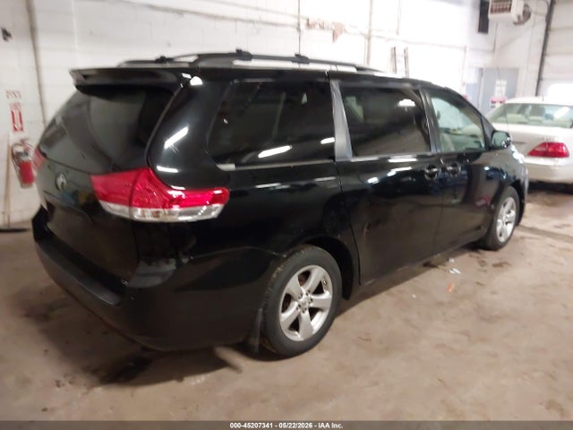 2011 Toyota Sienna Le V6 მანქანა იყიდება აუქციონზე, vin: 5TDKK3DC7BS118670, აუქციონის ნომერი: 45207341