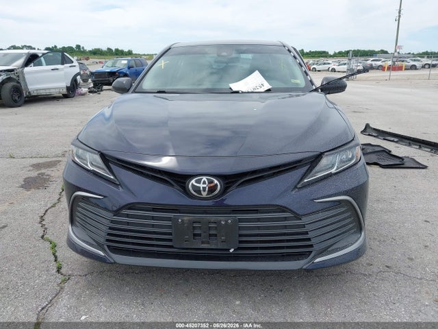 2022 Toyota Camry Le მანქანა იყიდება აუქციონზე, vin: 4T1C11AK8NU626925, აუქციონის ნომერი: 45207352