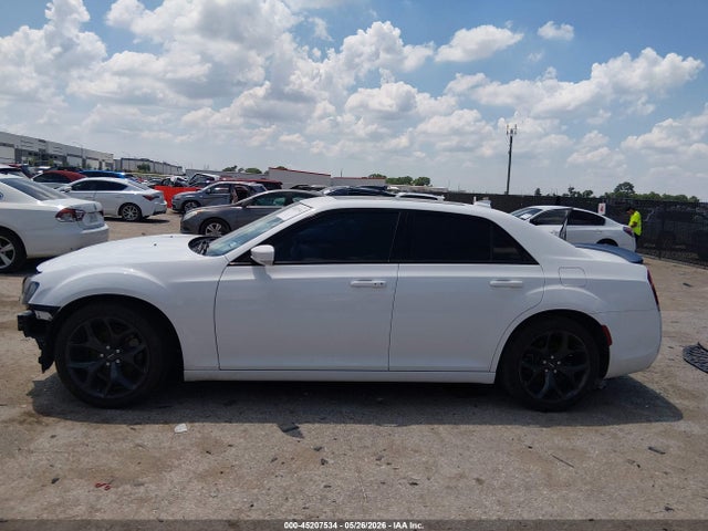 Продажа на аукционе авто 2022 Chrysler 300 S, vin: 2C3CCABG9NH158722, номер лота: 45207534