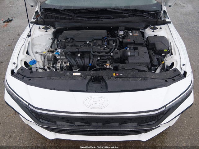 KMHLL4DGXSU044047 Hyundai ELANTRA SE