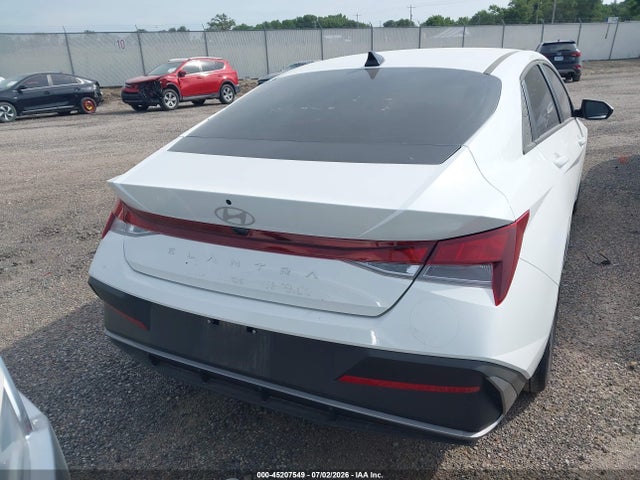KMHLL4DGXSU044047 Hyundai ELANTRA SE
