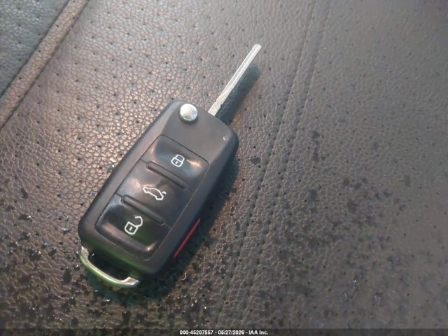 45207557 :رقم المزاد ، 1VWBP7A38DC035313 vin ، 2013 Volkswagen Passat 2.5l Se مزاد بيع