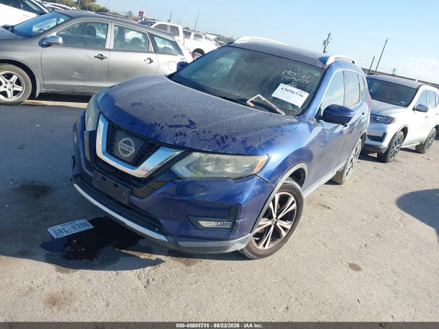 45207711 :رقم المزاد ، 5N1AT2MV7HC862330 vin ، 2017 Nissan Rogue Sl مزاد بيع