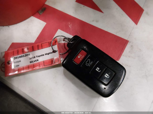 Toyota Highlander Limited V6 2016 5TDDKRFH0GS342648 Image 11
