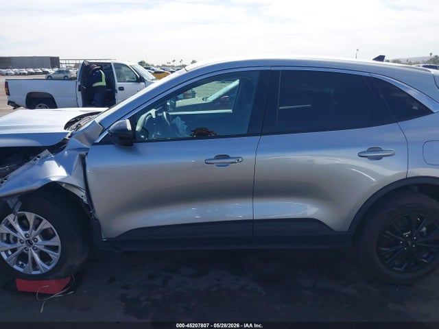 1FMCU9GN0RUA45383 Ford Escape Active