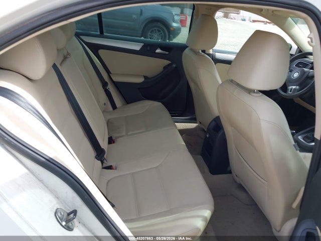 2013 Volkswagen Jetta 2.5l Se მანქანა იყიდება აუქციონზე, vin: 3VWDX7AJ4DM367142, აუქციონის ნომერი: 45207863