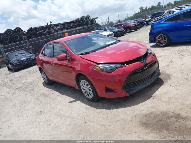 Toyota COROLLA LE 2018 5YFBURHE3JP824079 Image 1