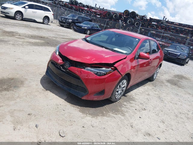 Toyota COROLLA LE 2018 5YFBURHE3JP824079 Image 2