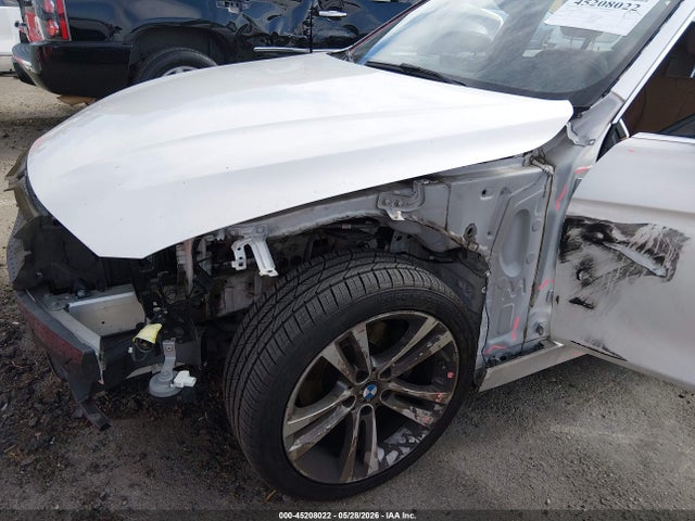 BMW 3 Series 328i 2016 WBA8E9C52GK646989 Image 6