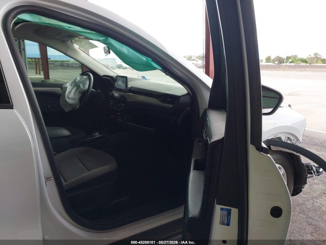 Продажа на аукционе авто 2022 Ford Escape Se, vin: 1FMCU0G63NUB48831, номер лота: 45208101