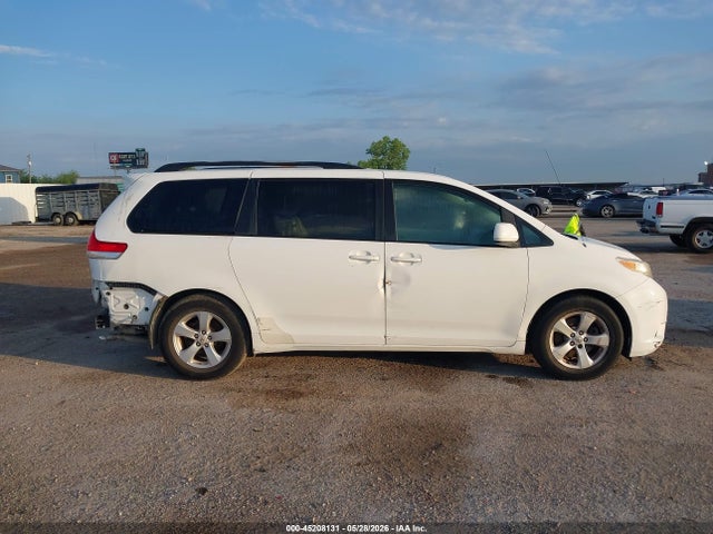 2011 Toyota Sienna Le V6 მანქანა იყიდება აუქციონზე, vin: 5TDKK3DC8BS072637, აუქციონის ნომერი: 45208131