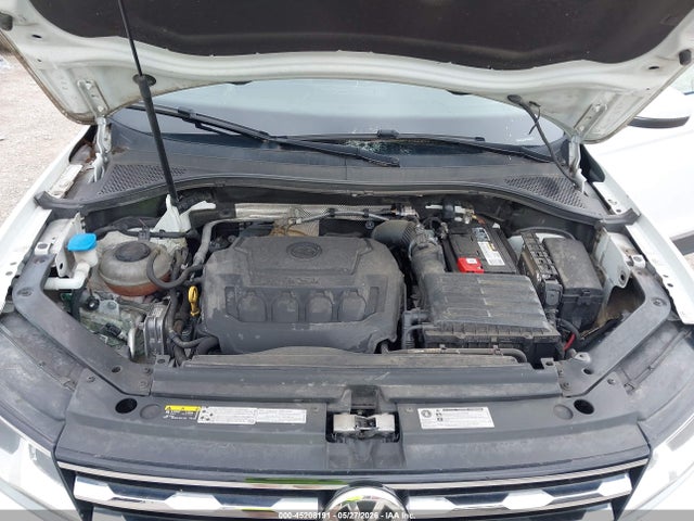 Volkswagen Tiguan 2018 3VV2B7AX6JM177238 Image 10