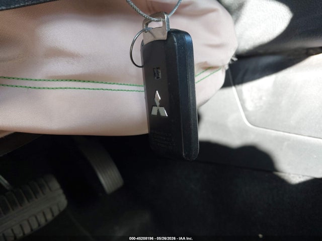 JA4AD3A33KZ009125 Mitsubishi Outlander Se