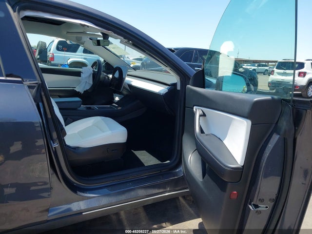 Продажа на аукционе авто 2021 Tesla Model Y Long Range Dual Motor All-wheel Drive, vin: 5YJYGDEE7MF245721, номер лота: 45208227