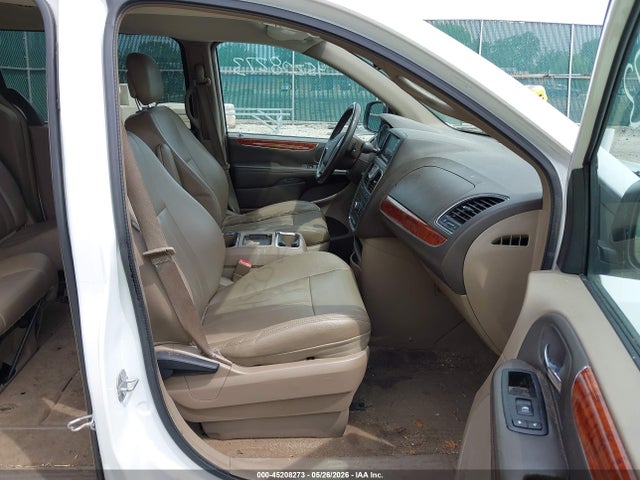 2015 Chrysler Town & Country Touring მანქანა იყიდება აუქციონზე, vin: 2C4RC1BG3FR552461, აუქციონის ნომერი: 45208273