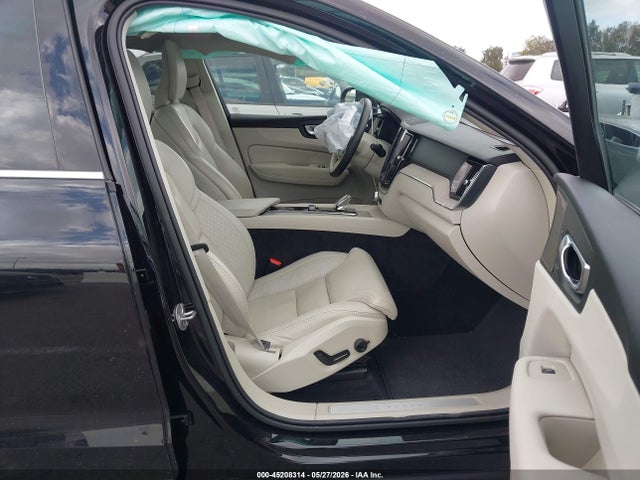 Продажа на аукционе авто 2023 Volvo Xc60 B5 Ultimate Bright Theme, vin: YV4L12DA5P1226562, номер лота: 45208314