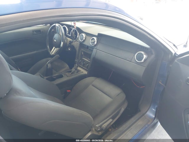 Продажа на аукционе авто 2005 Ford Mustang V6 Deluxe/v6 Premium, vin: 1ZVFT80N955154077, номер лота: 45208563