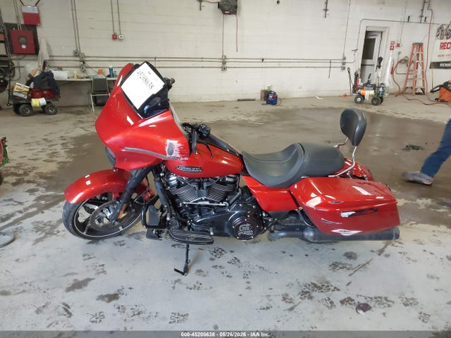 Harley-Davidson FLHX 2024 1HD1KB711RB622227 Image 2