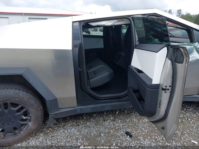 Tesla Cybertruck 2024 7G2CEHED0RA008763 Image 8