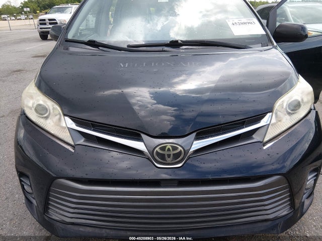 5TDYZ3DC9JS908976 Toyota Sienna Xle 8 Passenger