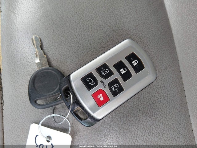 5TDYZ3DC9JS908976 Toyota Sienna Xle 8 Passenger