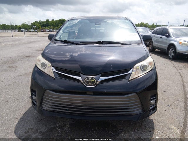 5TDYZ3DC9JS908976 Toyota Sienna Xle 8 Passenger