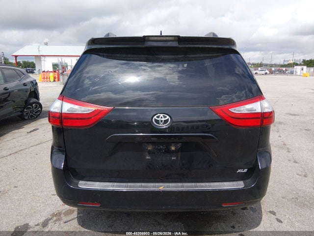 5TDYZ3DC9JS908976 Toyota Sienna Xle 8 Passenger