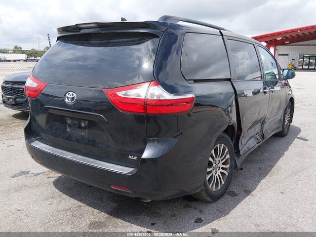 5TDYZ3DC9JS908976 Toyota Sienna Xle 8 Passenger