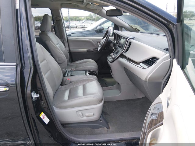 5TDYZ3DC9JS908976 Toyota Sienna Xle 8 Passenger