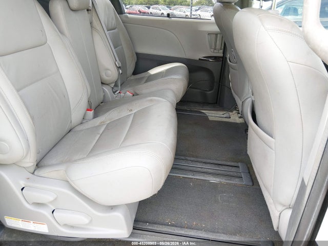 5TDYZ3DC9JS908976 Toyota Sienna Xle 8 Passenger