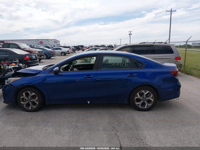 45208926 :رقم المزاد ، 3KPF24AD8ME385365 vin ، 2021 Kia Forte Lxs مزاد بيع