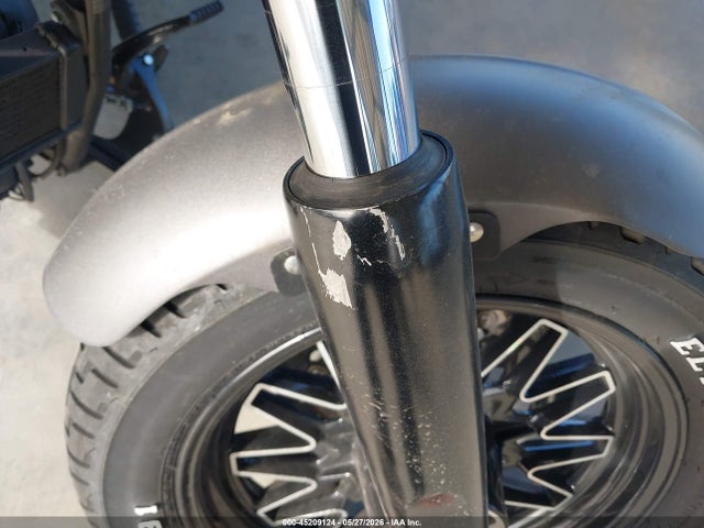 5VPLB36N0G3054582 Victory Motorcycles Gunner