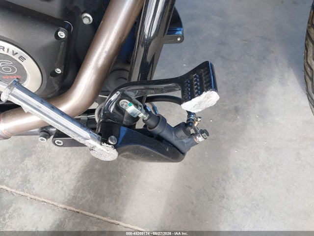 5VPLB36N0G3054582 Victory Motorcycles Gunner