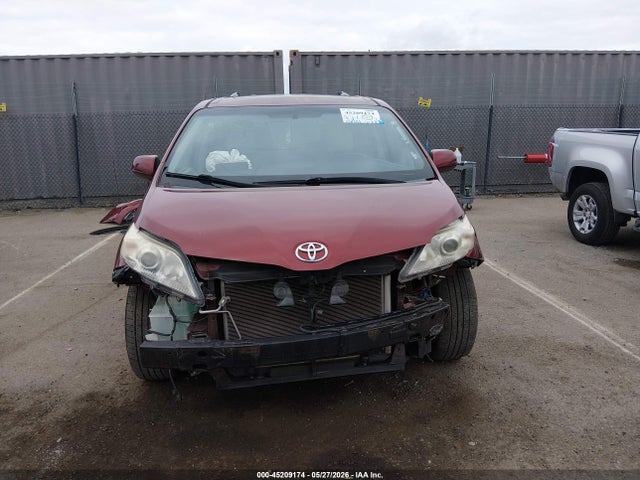 2015 Toyota Sienna Xle Premium 8 Passenger მანქანა იყიდება აუქციონზე, vin: 5TDYK3DC5FS551131, აუქციონის ნომერი: 45209174