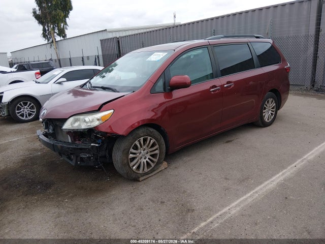 2015 Toyota Sienna Xle Premium 8 Passenger მანქანა იყიდება აუქციონზე, vin: 5TDYK3DC5FS551131, აუქციონის ნომერი: 45209174