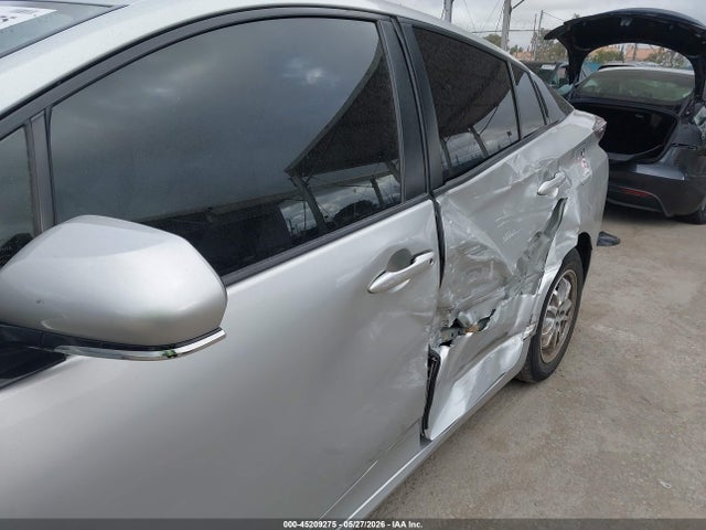 Toyota Prius Two 2017 JTDKBRFU2H3045243 Image 18